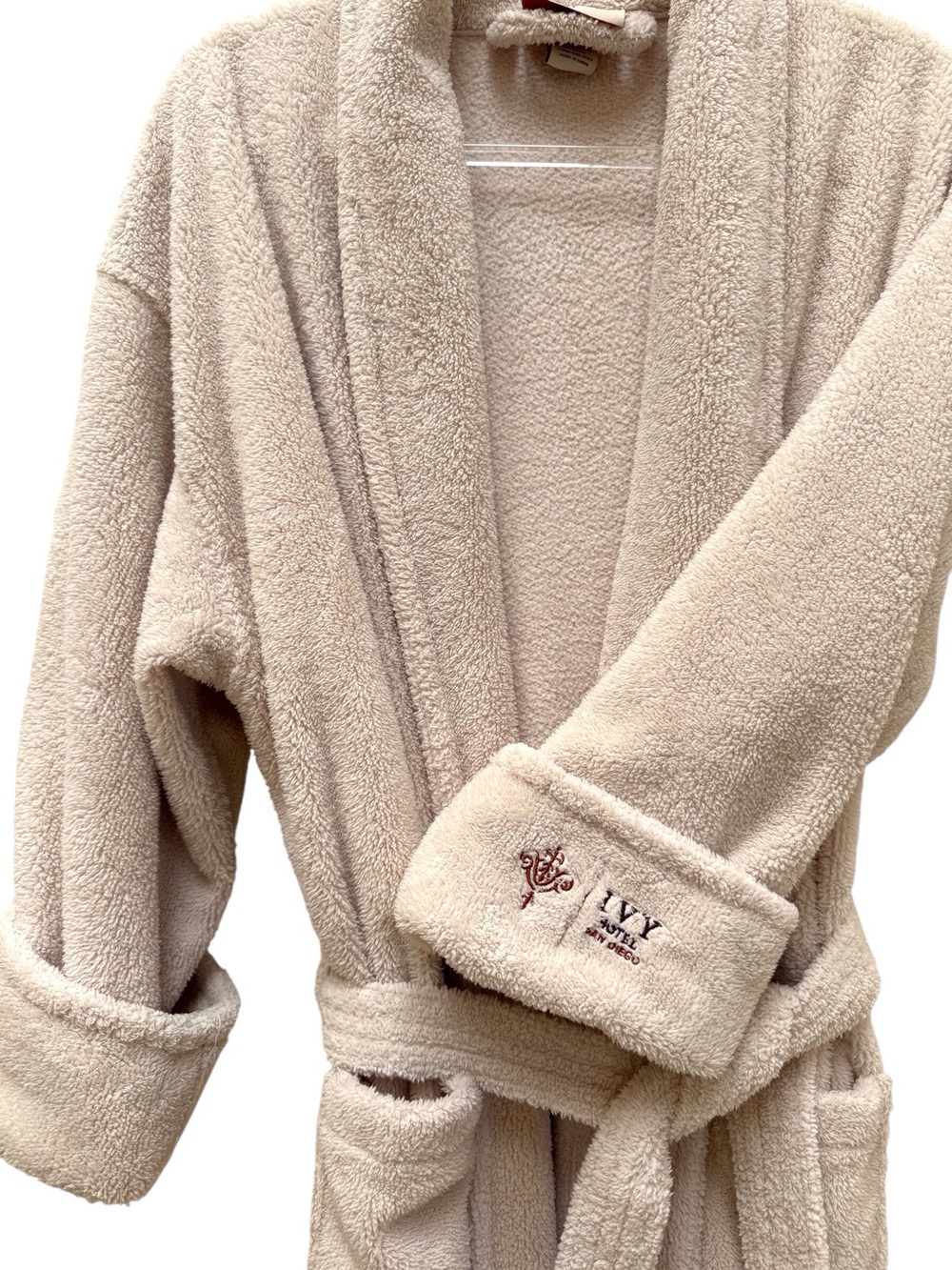 Ivy Hotel San Diego Fluffy Polyester Bath Robe One Size Belted Embroidered Logo